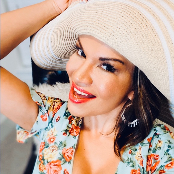 Meet your Posh Ambassador Melissa - Picture 2 of 8